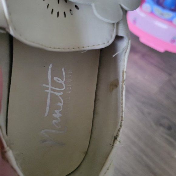 Cream colored shoes - Picture 9 of 14